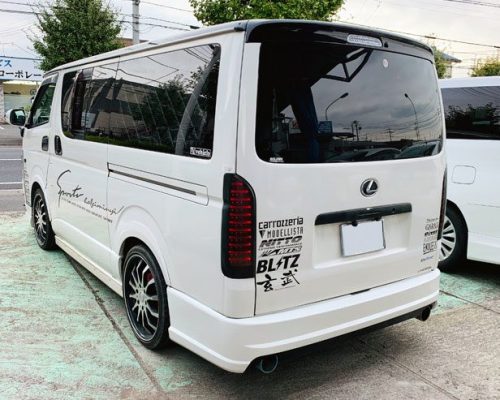 TOYOTA-HIACE-D011121GM